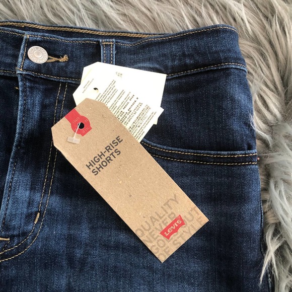 new nwt levi's high rise dark wash shorts size 30 - Picture 4 of 5